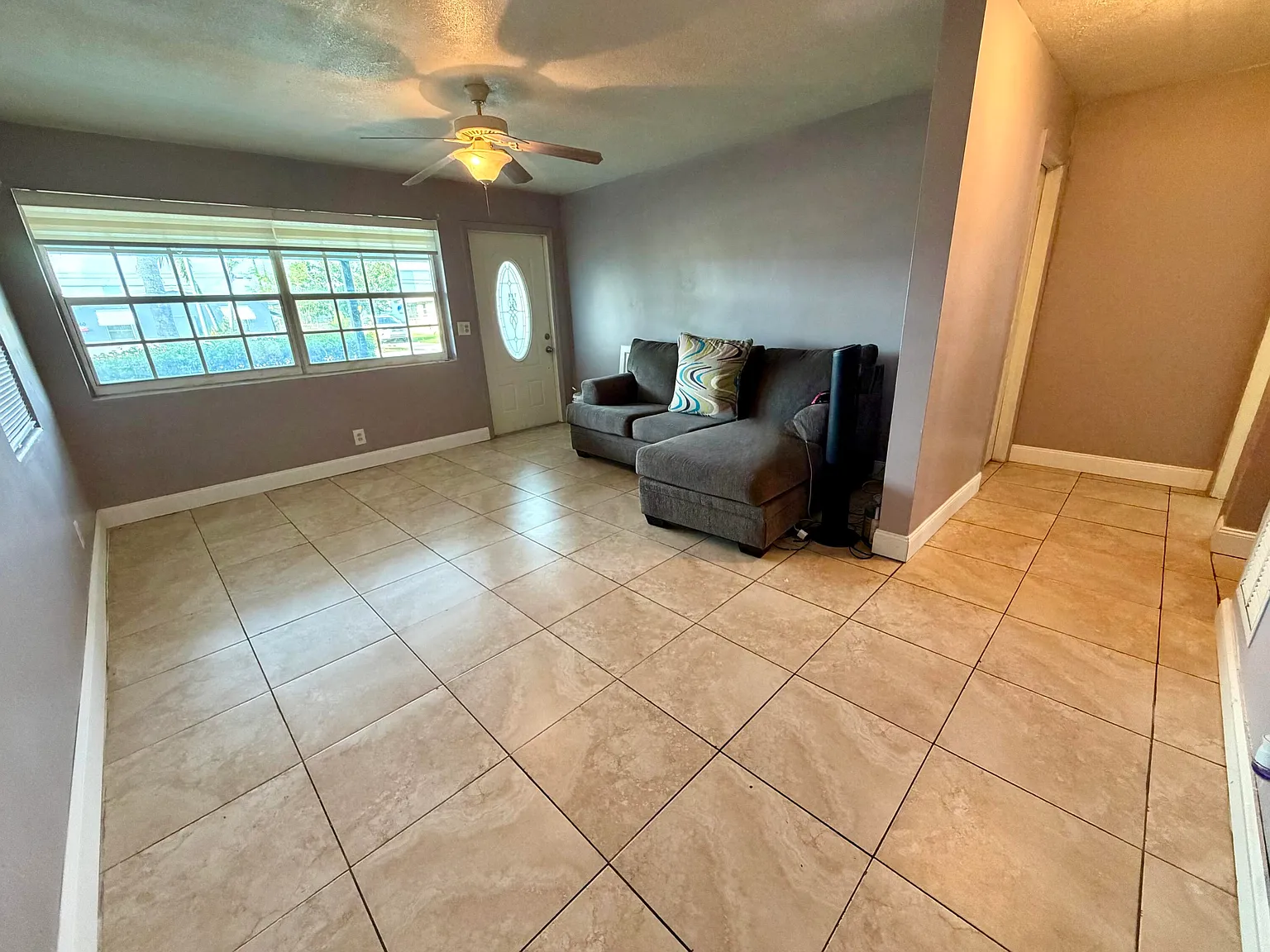 3 bed, 1.0 bath, 948 sqft, $2,300 — Photo 2