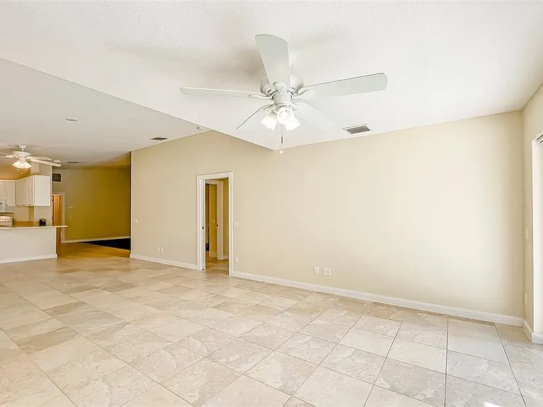 11830 Delfina Ln — Photo 11