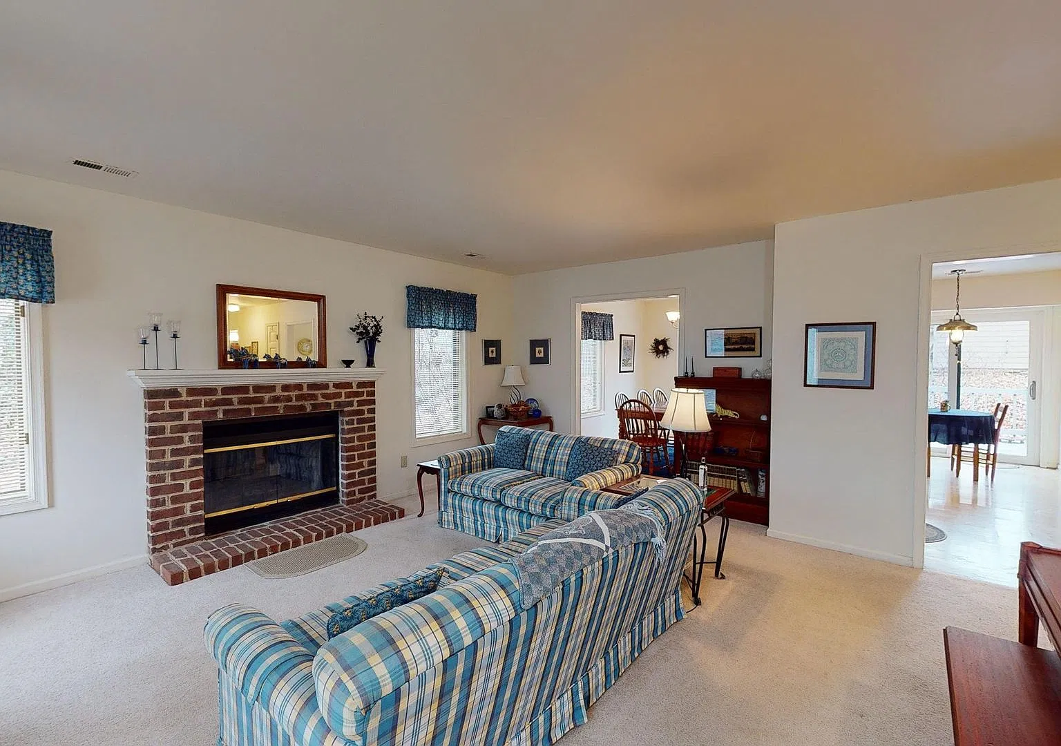 Short Term Furnished House — Photo 1