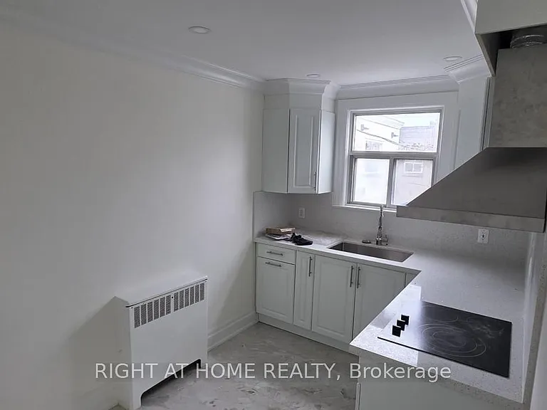 1782 Jane St S #1 — Photo 2