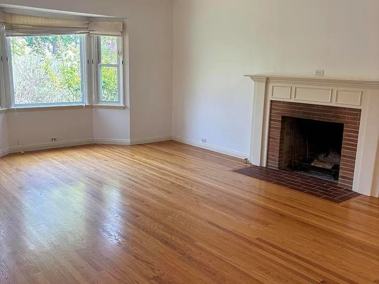 1725 Harding Ave — Photo 3