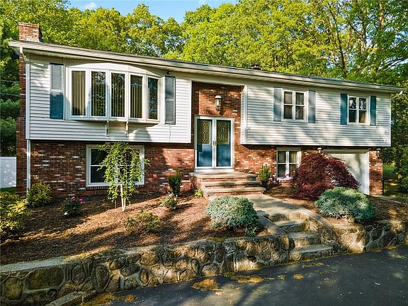 3rd image of 36 Lincoln Dr