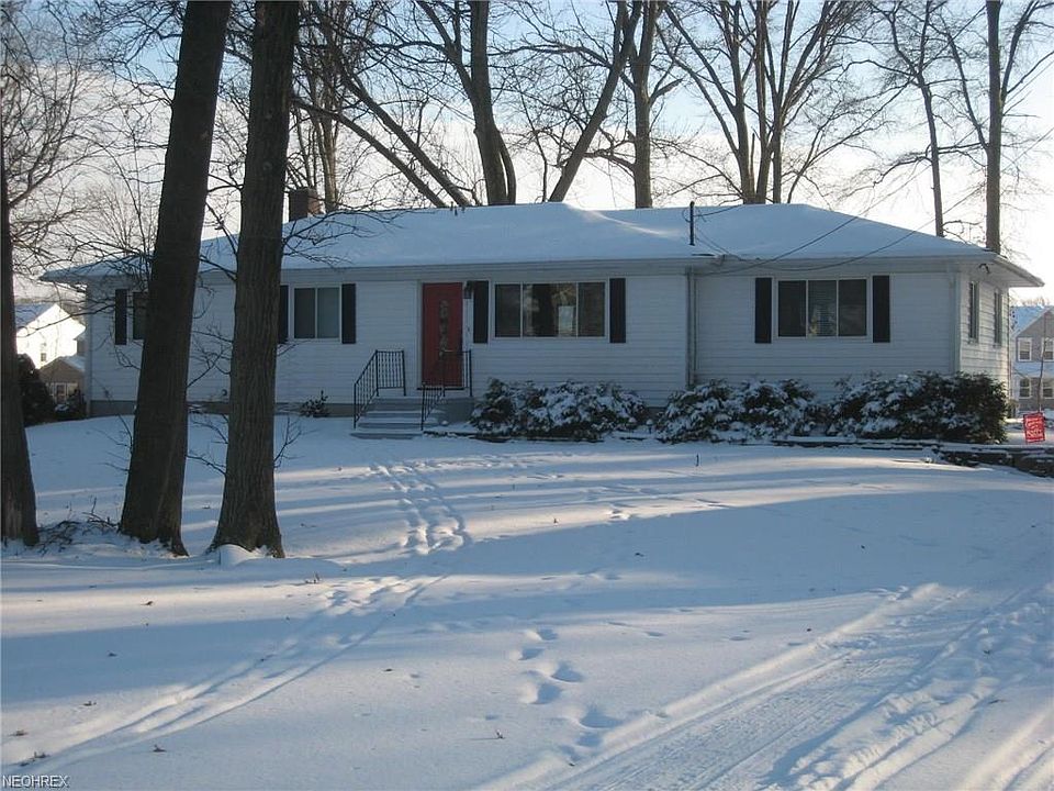1st image of 213 Nutwood Dr