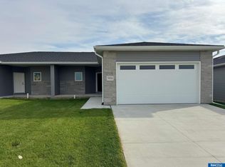 5916 Loxton St, Lincoln, NE 68526