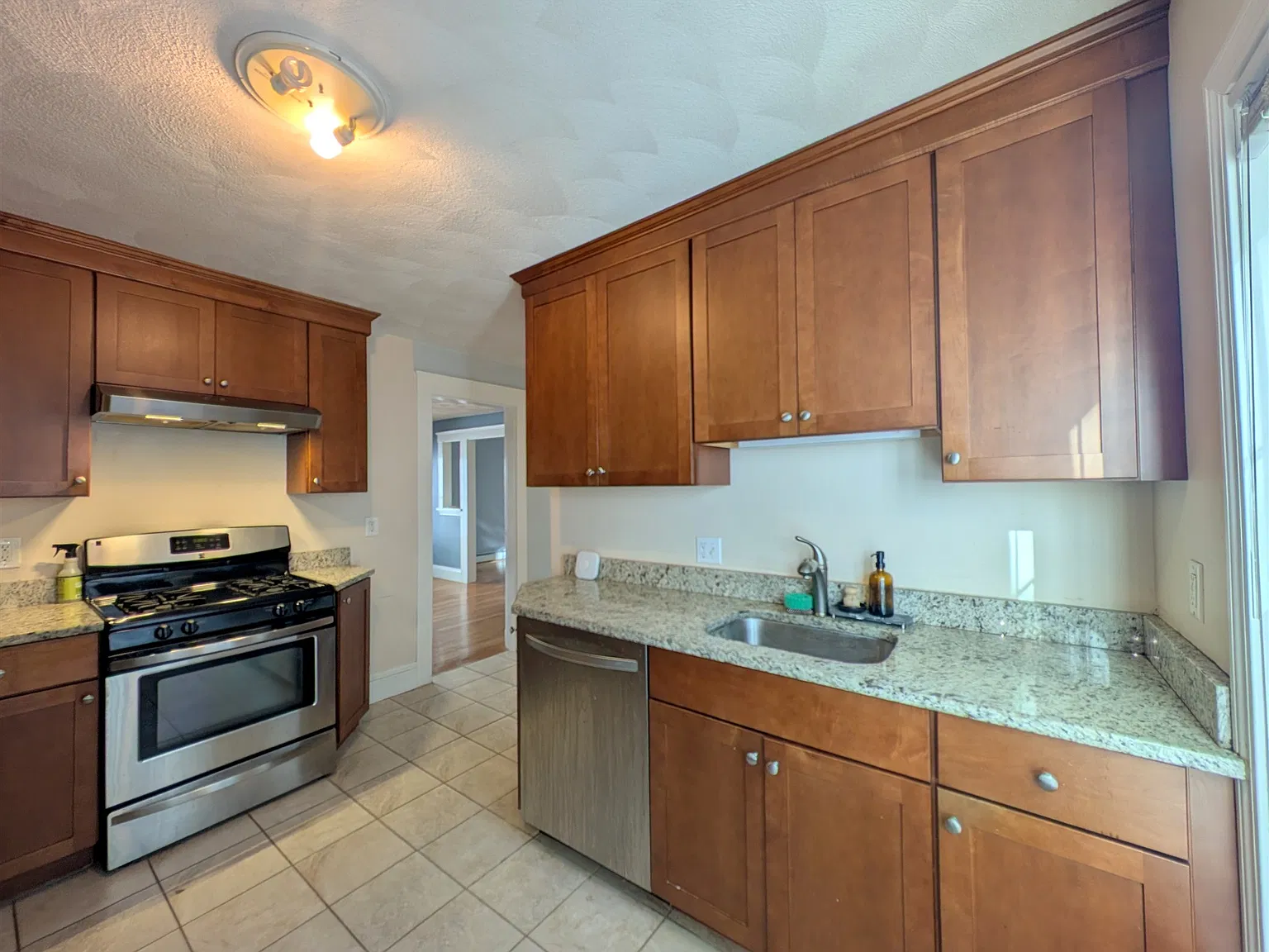 1 bed, 900 sqft, $3,000 — Photo 2