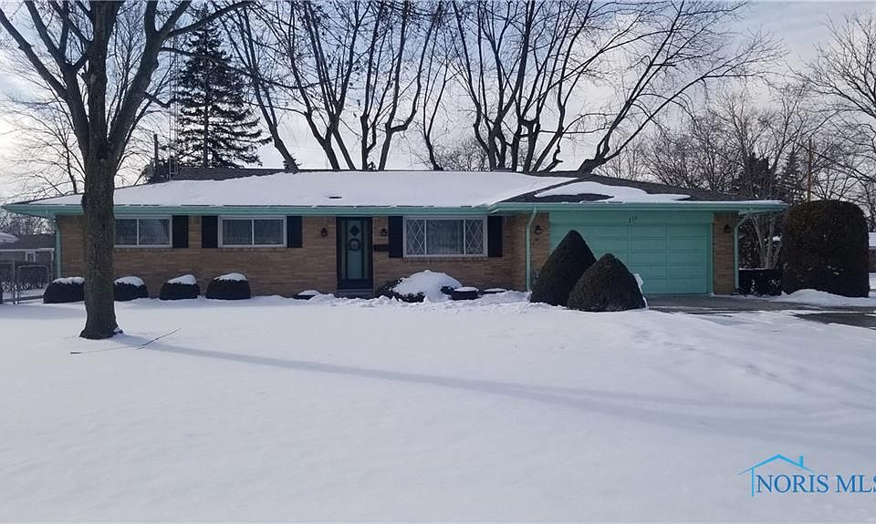 1st image of 215 Park Ln