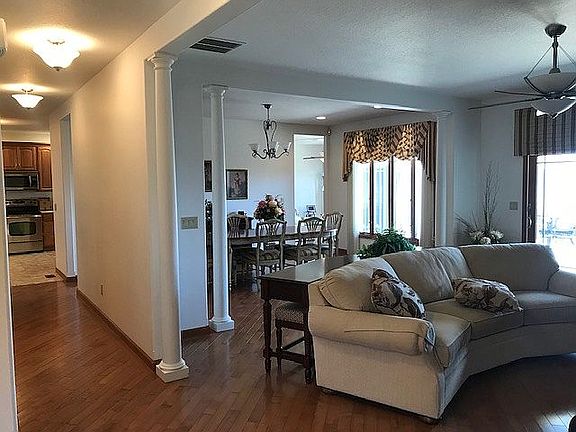 5th image of 834 S Hanson Dr