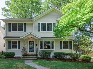 32 Mackay Ave, Waldwick, NJ 07463