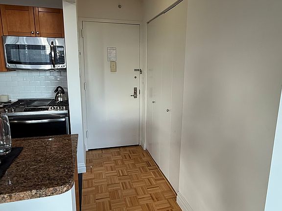 5th image of 1500 Lexington Ave APT 22B