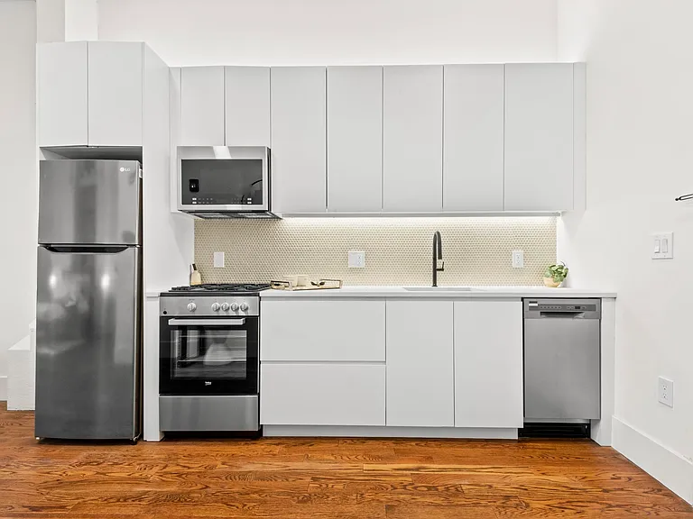 380 Montgomery St #102 — Photo 5