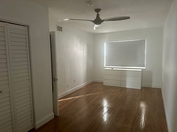 Large bedroom east side