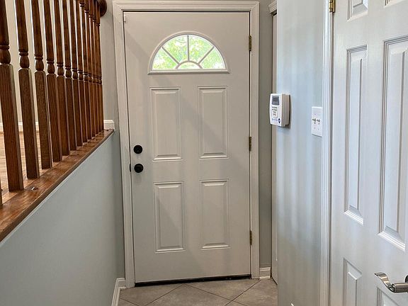 2nd image of 2724 Sherwood Hall Ln