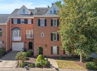 216 Merion Dr, Pittsburgh, PA 15228