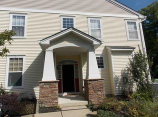 38 Cobblestone Ln, Middletown, NY 10940