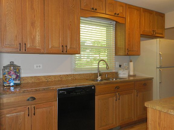 3rd image of 128 Jeanette Pl