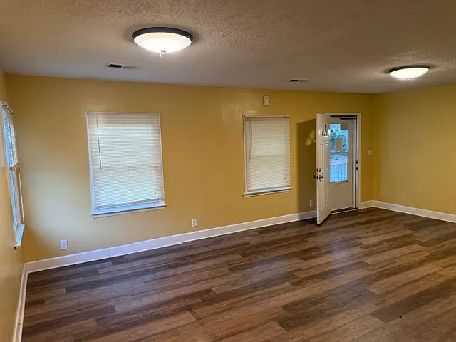 4 bed, 1230 sqft, $2,000 — Photo 2