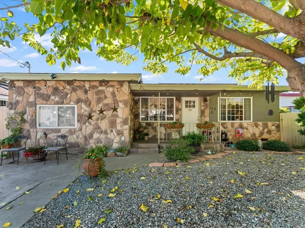127 W 11th Ave, Escondido, CA 92025