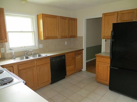 4th image of 11007 Herrick Ave
