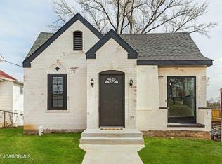 911 Jackson St, Jefferson City, MO 65101