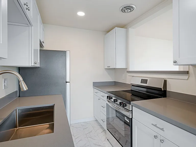 Bel Air Apartments — Photo 7