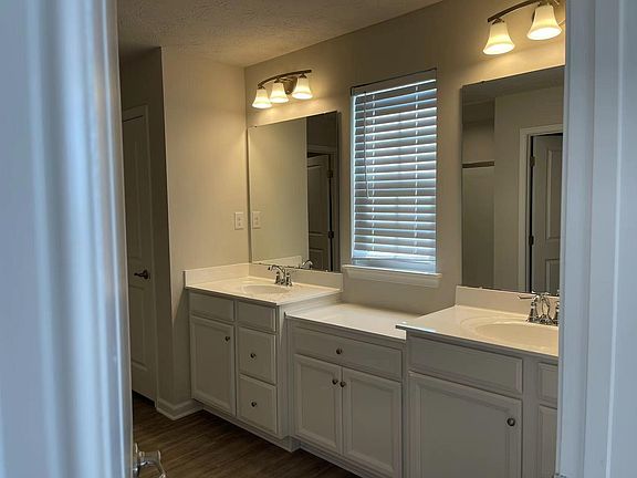 3rd image of 11099 Elm Creek Cir