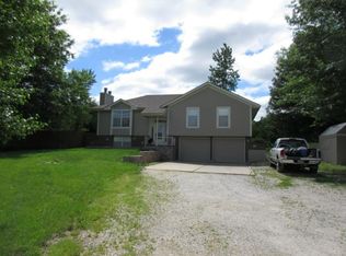 6810 S Hardsaw Rd, Oak Grove, MO 64075