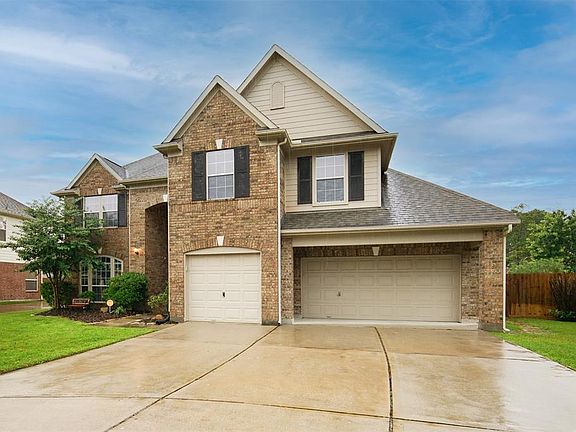 Both front and back yard are maintained by an in-ground sprinkler system to keep your grass hydrated in the Texas heat.