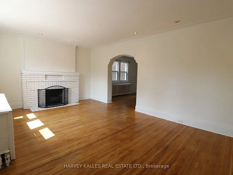 6 Poplar Plains Cres #MAIN — Photo 4