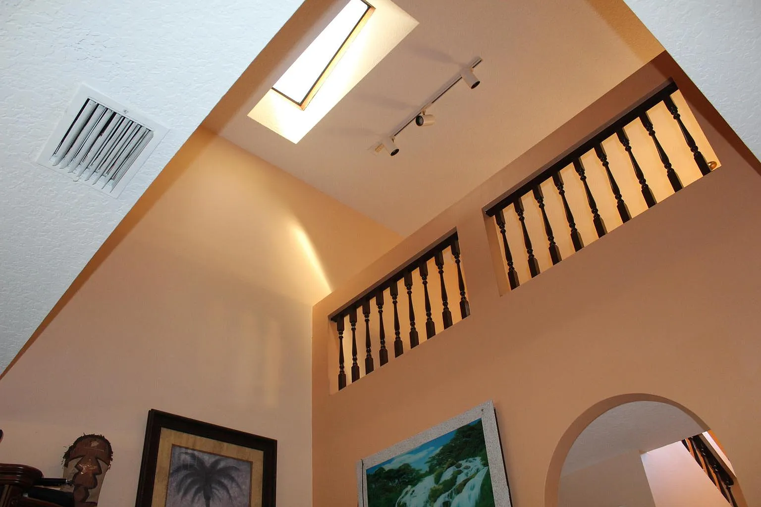 5 bed, 2961 sqft, $5,800 — Photo 2
