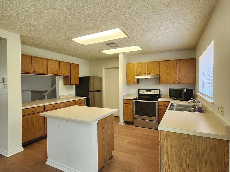 2704 Vinson Ct — Photo 4