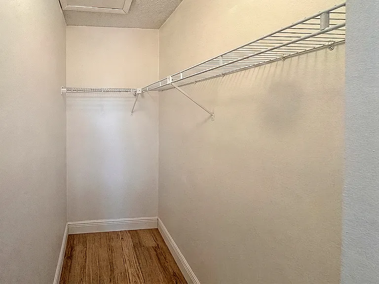 153 SW 3rd St — Photo 23