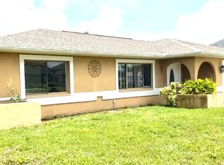1421 SE 4th Pl, Cape Coral, FL 33990