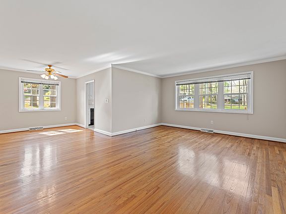 5th image of 34 Knoxbury Ter