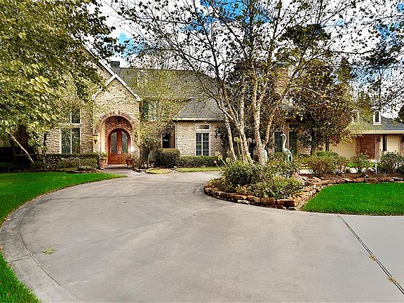 2nd image of 9819 Stonebridge Lake Dr