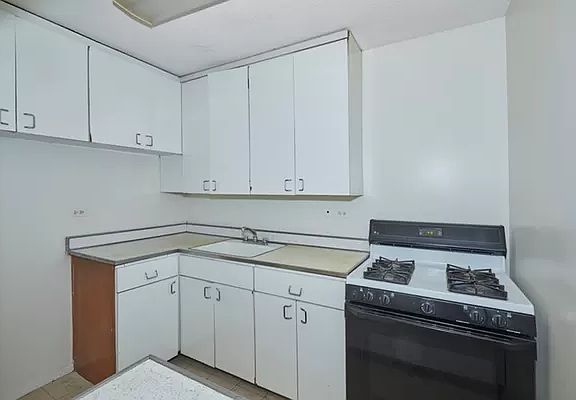5th image of 75 Henry St APT 12G
