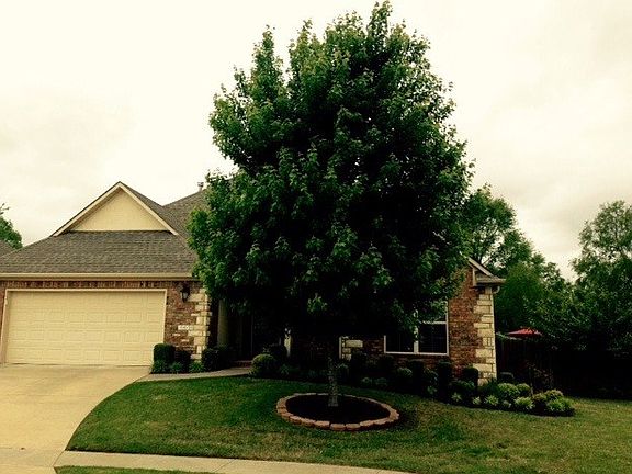 3rd image of 2579 Trafalgar Dr