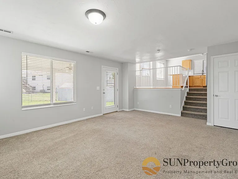 5458 S 4250 W — Photo 9