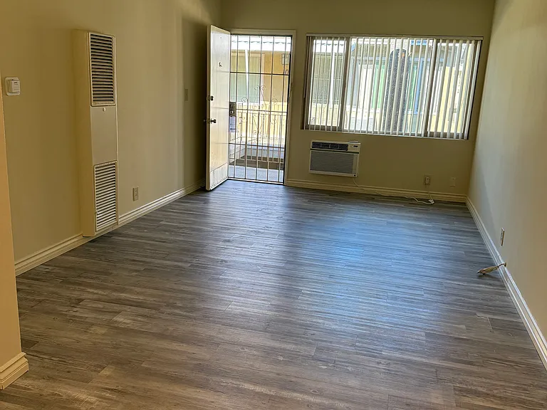 Village Glen Apartments — Photo 32