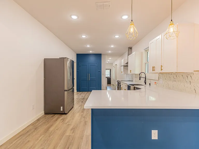1010 Burnet St — Photo 12