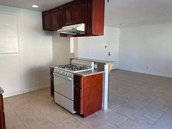 5th image of 1449 Jellick Ave APT C
