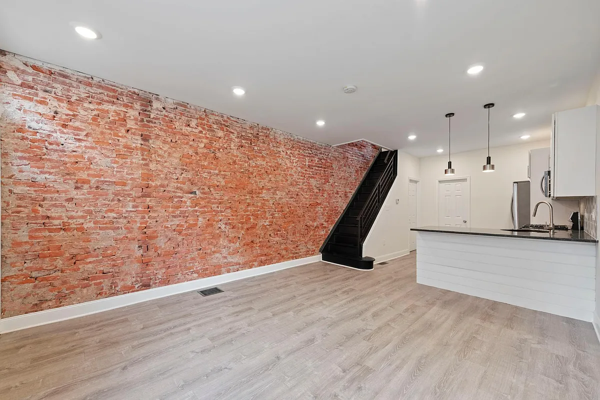 Building Photo - 2146 N Dover St