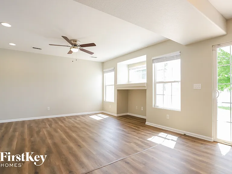 5047 Orleans Ct — Photo 5