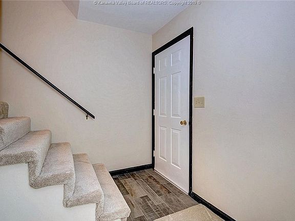 2nd image of 941 Somerset Dr #A