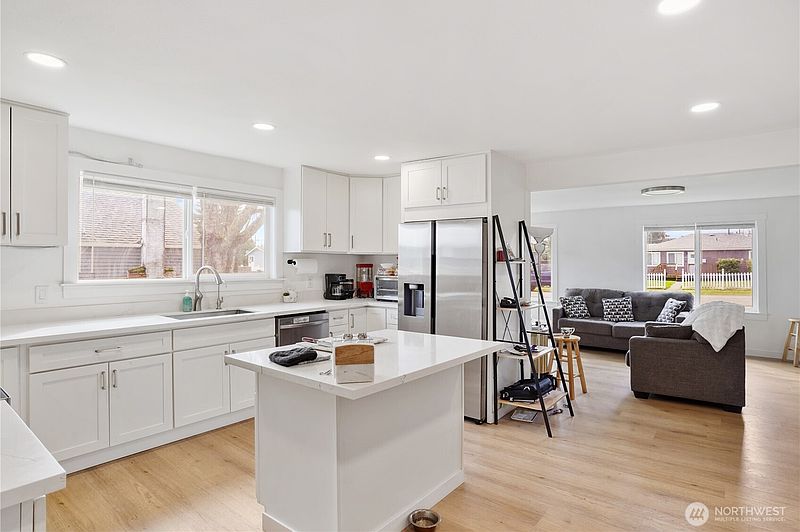 5th image of 1119 S 63rd St