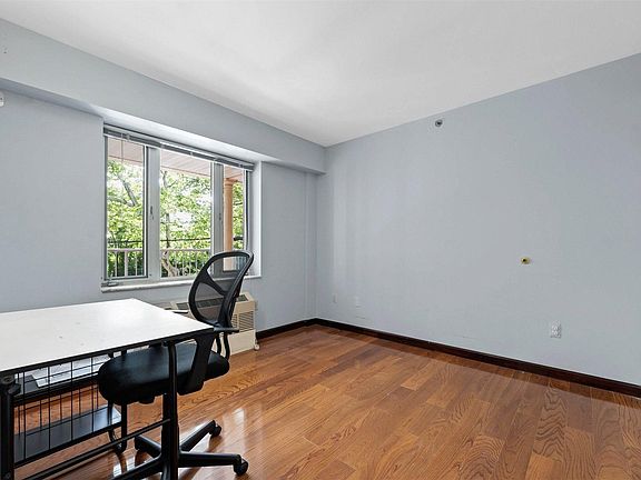 4th image of 6434 Grand Central Pkwy APT 2F