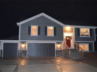 5068 NW Timberline Dr, Riverside, MO 64150