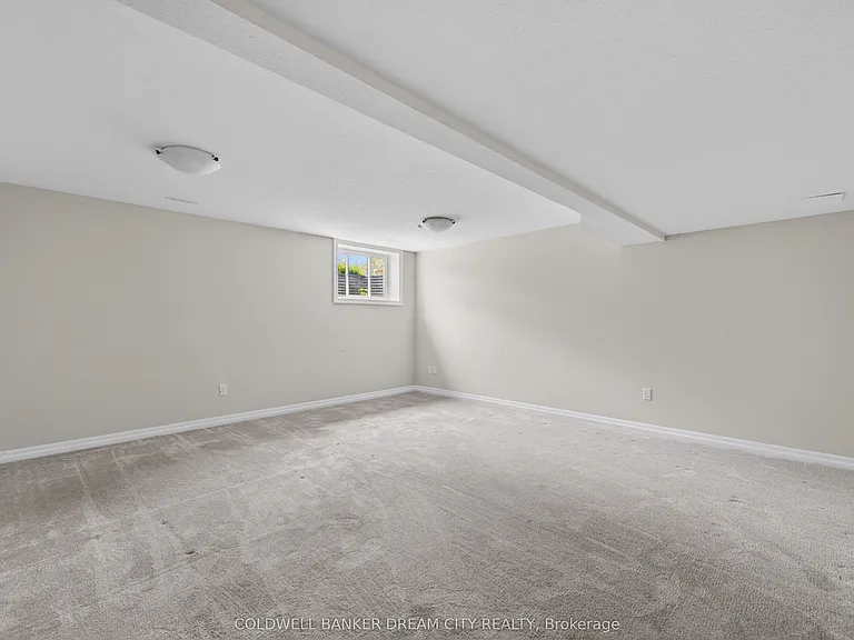 98 Livingston Dr — Photo 43