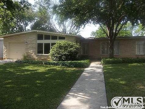 1st image of 319 Calumet Pl