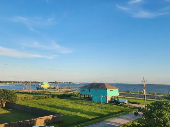 1026 20th St, San Leon, TX 77539