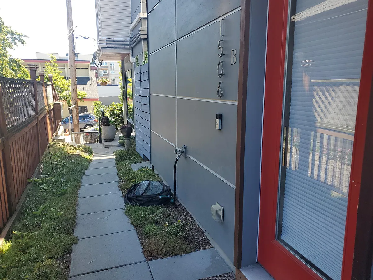 Building Photo - 1506 NW 57th St #B